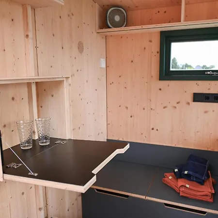 בית נופש Tiny Spot - Tiny House Connect 4 *